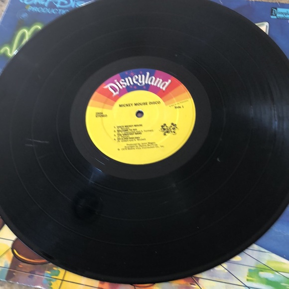 Old Mickey Mouse Disco 78 vinyl record. Old but in very good condition. - Picture 3 of 3